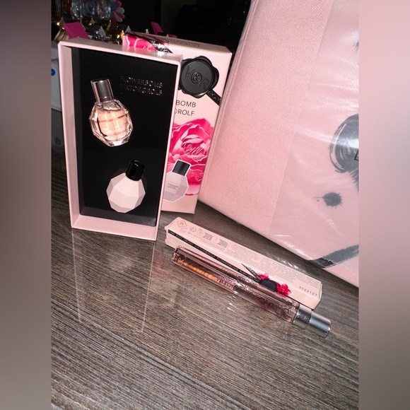 Viktor & Rolf 4 Piece Bundle Set - Picture 3 of 11